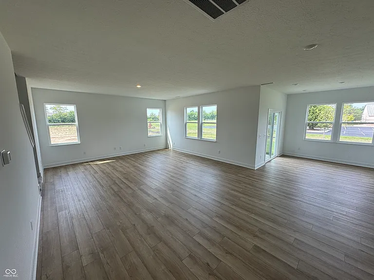 1124 Tansley Ln — Photo 19