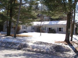 12 Wings Falls Ct, Queensbury, NY 12804