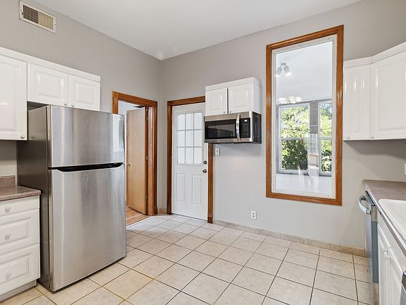 4th image of 2527 N Ashland Ave