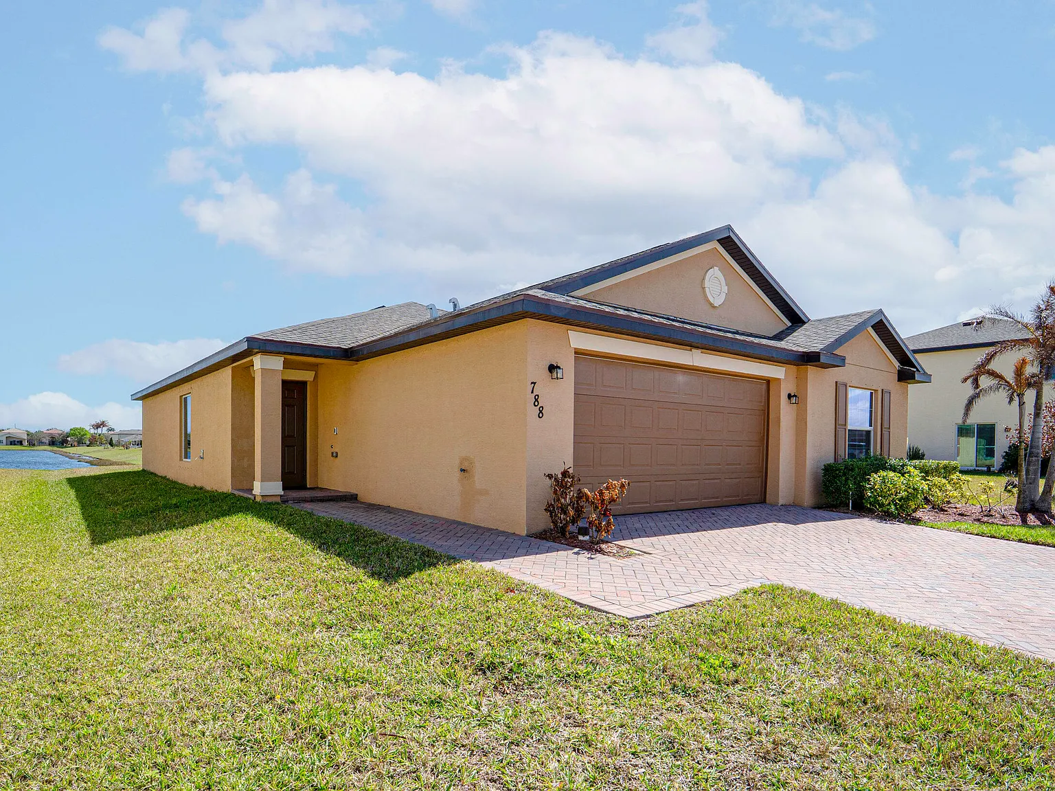 4 bed, 2.0 bath, 1830 sqft, $2,600 — Photo 3