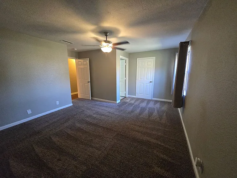 1049 Summerplace Ln — Photo 46
