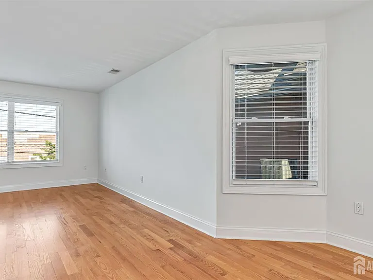 112 N Broadway St #C — Photo 28