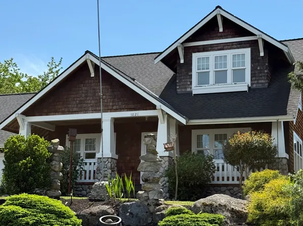 1021 N 35th St, Renton, WA 98056