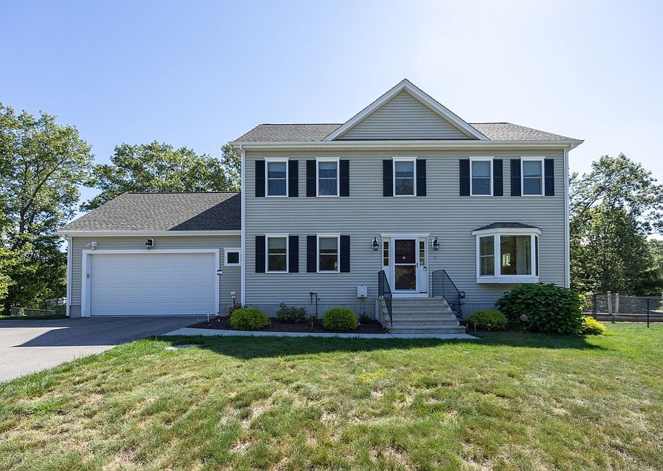 1st image of 11 Willow Brook Ln
