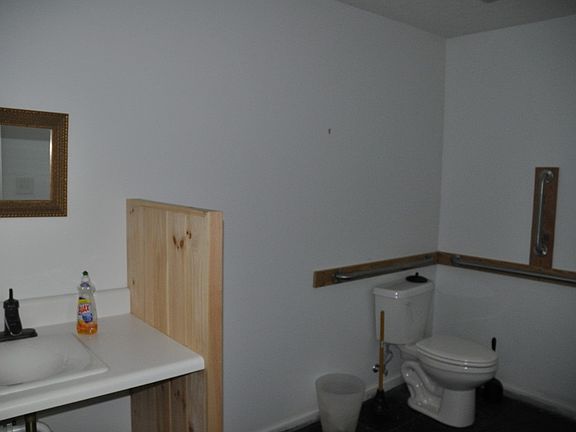 4th image of 105 N College Ave