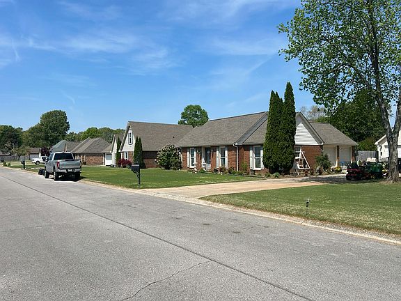 2nd image of 2107 Jennifer Ave