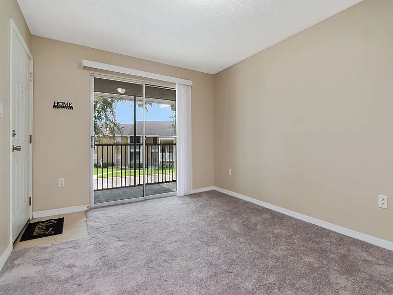214 Lake Parsons Grn #201 — Photo 13