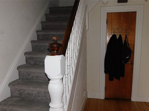 2nd image of 34 Lincoln Pl