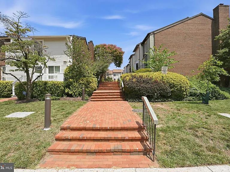 975 S Taylor St — Photo 31