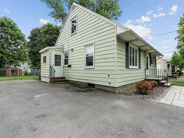 211 Windemere Rd — Photo 31