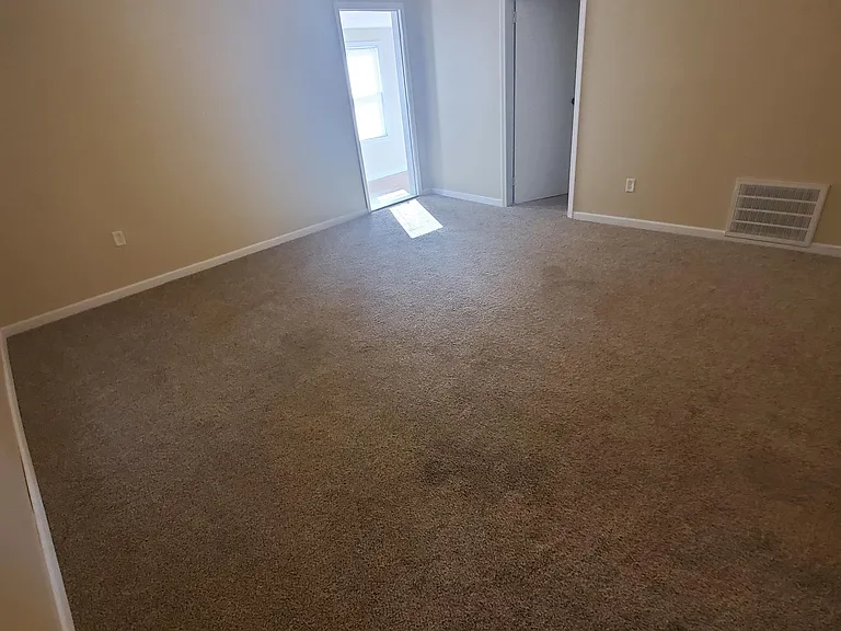 824 E Harris St — Photo 5