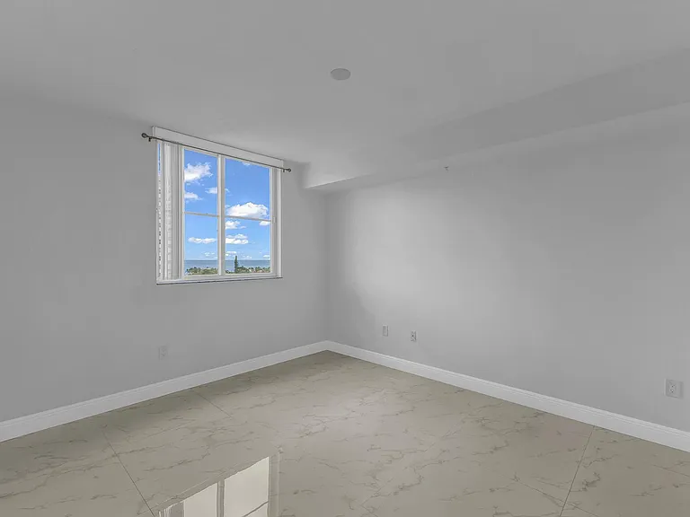 3020 NE 32nd St #905 — Photo 33