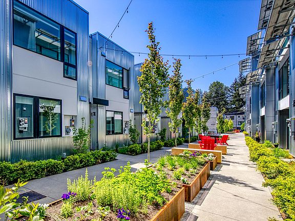 3rd image of 401 Madrona Way NE