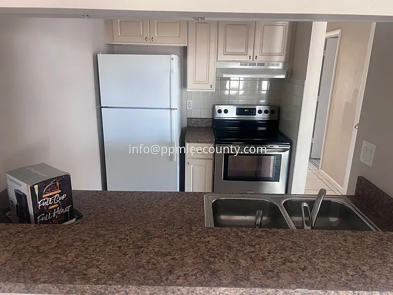 1315 SE 24th Ave — Photo 4