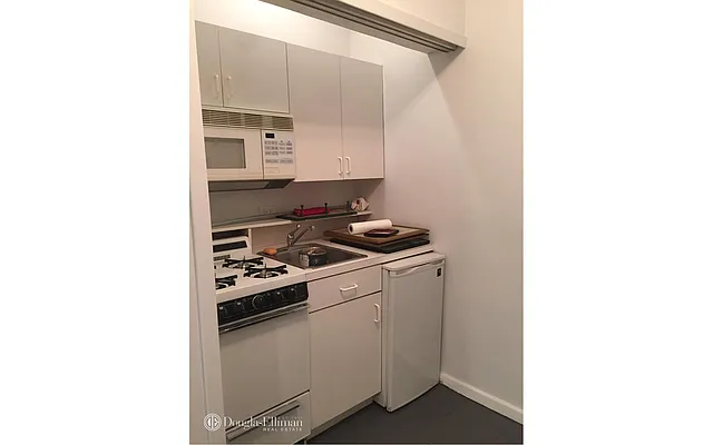 Rented by Douglas Elliman | media 8