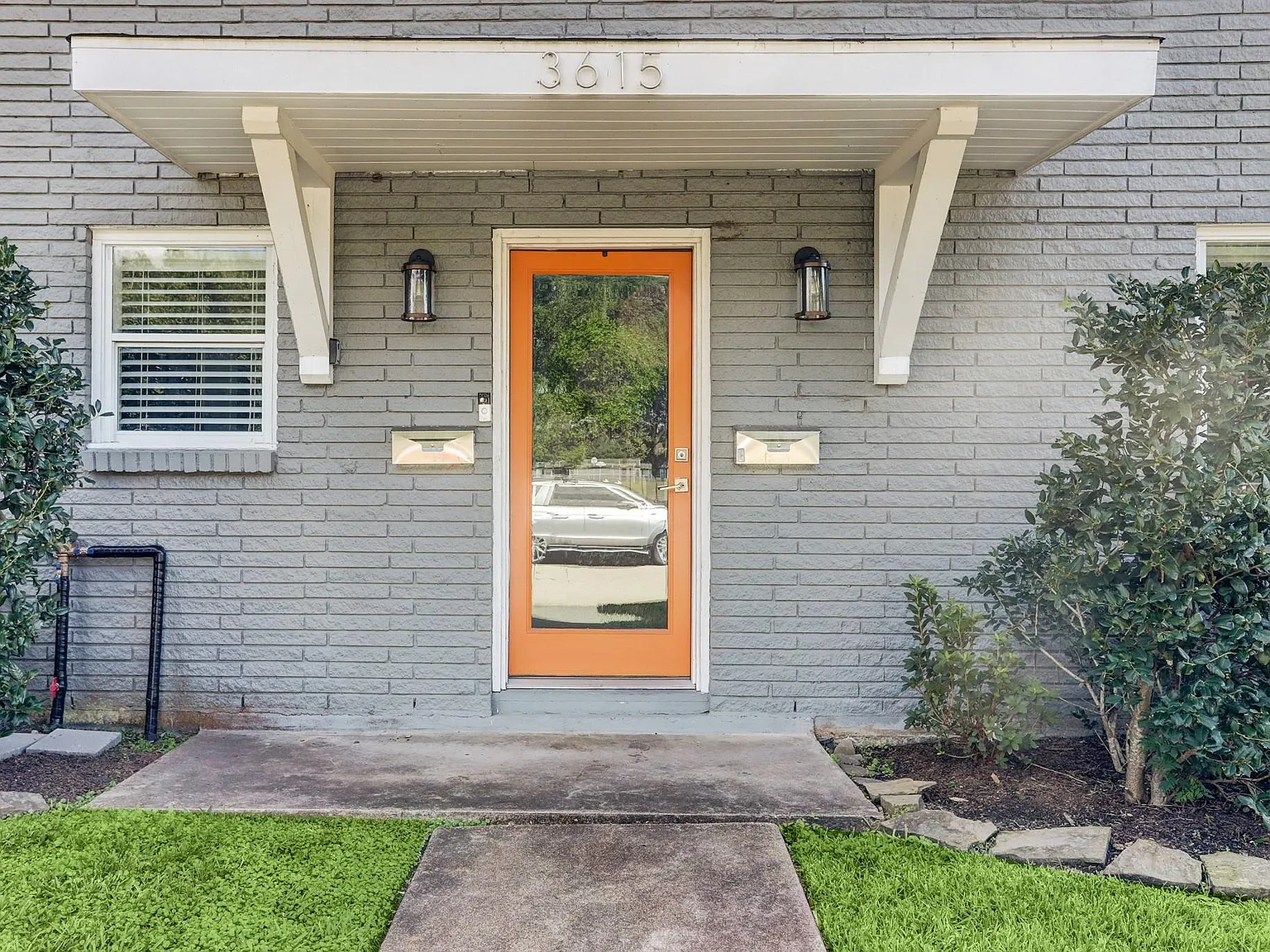 3 bed, 1.0 bath, 1497 sqft, $1,950 — Photo 2