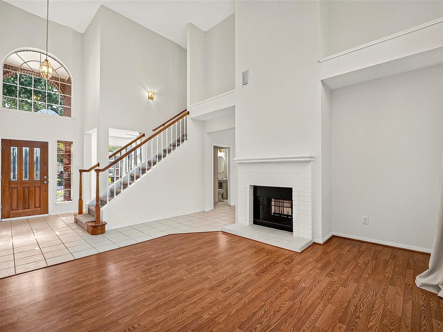 4 bed, 2.5 bath, 2545 sqft, $2,600 — Photo 3