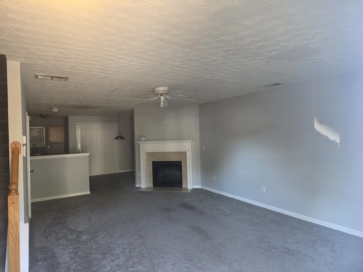 3 bed, 2.5 bath, 1418 sqft, $2,150 — Photo 2