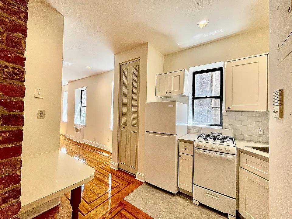 207 E 29th St #11