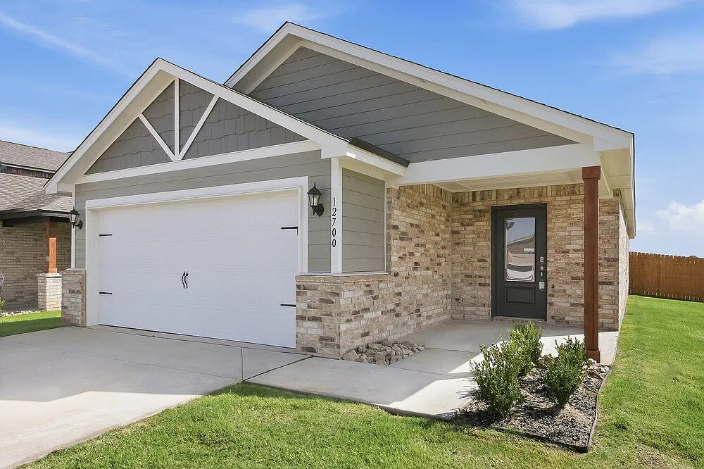 3 bed, 2.0 bath, 1642 sqft, $1,815 — Photo 3