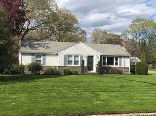 811 Namquid Dr, Warwick, RI 02888
