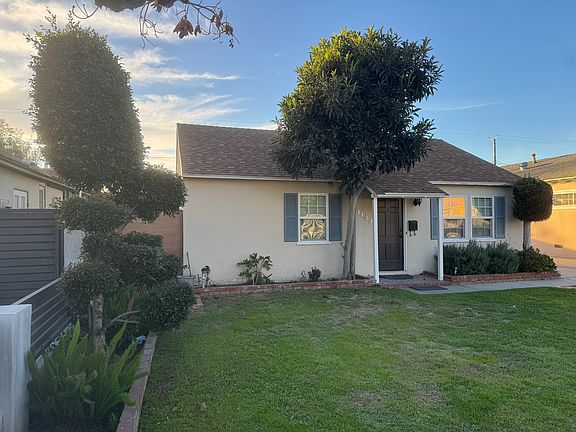 3rd image of 1103 N Beachwood Dr