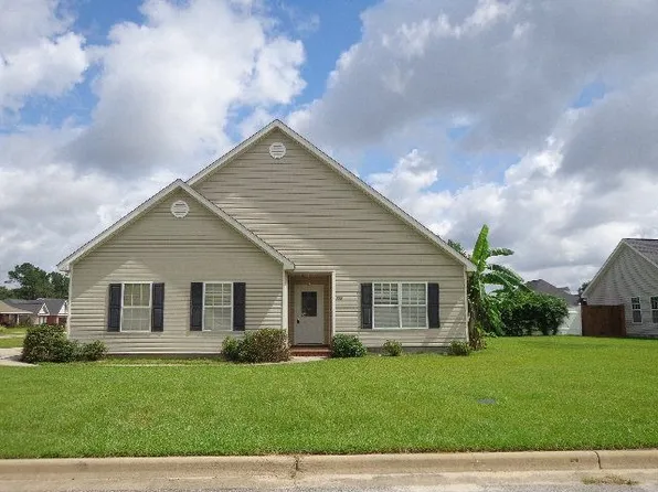 327 Brushfire Dr, Dothan, AL 36305