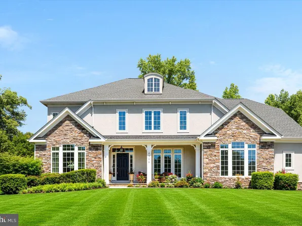 8906 Laurel Overlook Dr, Lorton, VA 22079