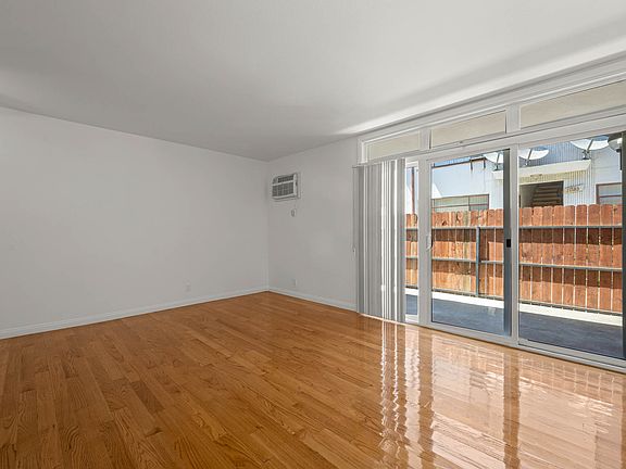 5th image of 1029 N Ardmore Ave #2013ba76c