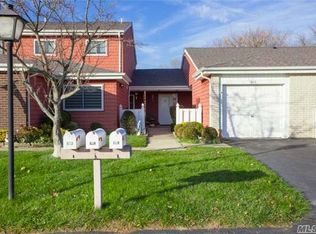 605 Drew Dr, Saint James, NY 11780