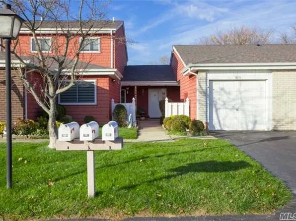 605 Drew Dr, Saint James, NY 11780