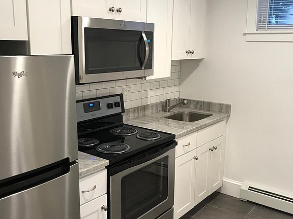 3rd image of 525 Angell St Floor 1