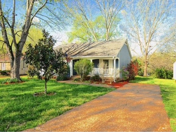 3rd image of 816 Beech Bend Dr