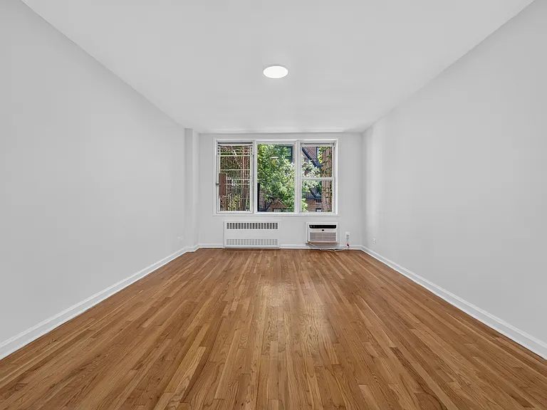150 E 30th St #3B — Photo 4