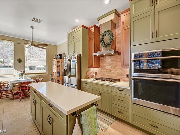 4th image of 943 Woodacre Dr