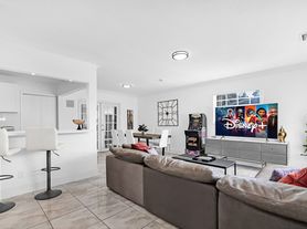 18715 NW 10th Ct, Miami, FL