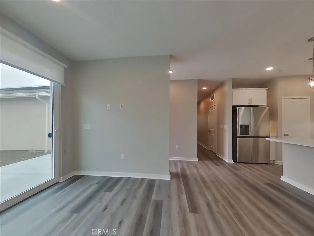3 bed, 1176 sqft, $3,759 — Photo 3