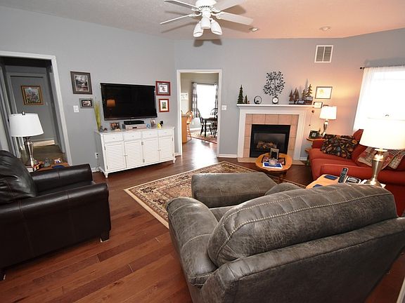 4th image of 1359 Glenview Ct