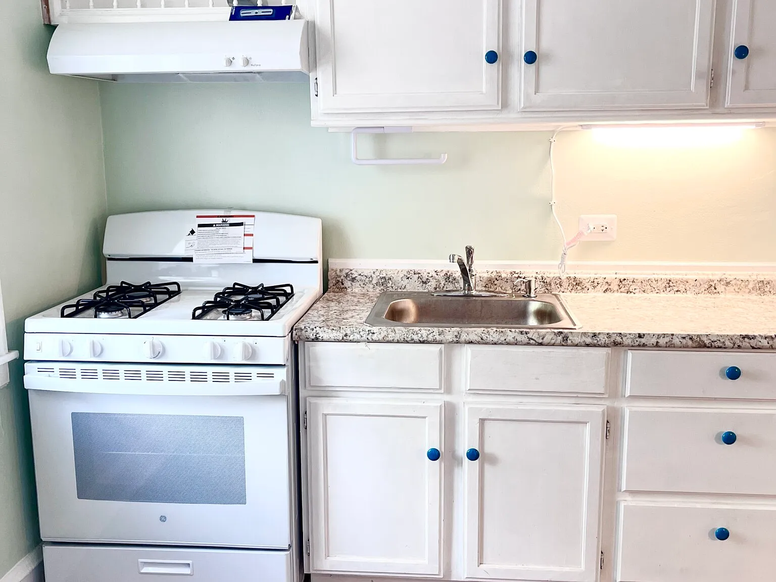 1 bed, 1.0 bath, 700 sqft, $1,375 — Photo 2