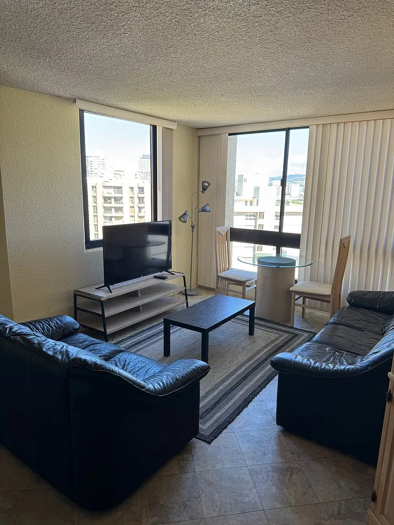 1 Bedroom, 1 Bathroom in the Heart of Waikiki! — Photo 3