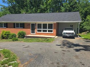 204 Forest Hill Rd, Mount Airy, NC 27030