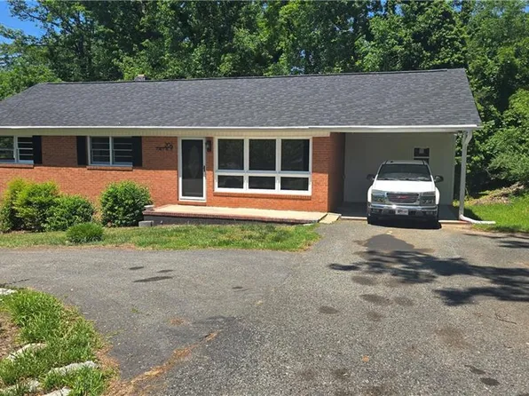 204 Forest Hill Rd, Mount Airy, NC 27030