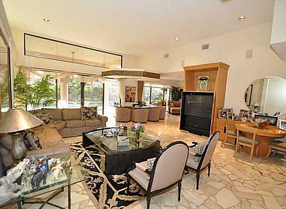 Home For Sale In Broken Sound