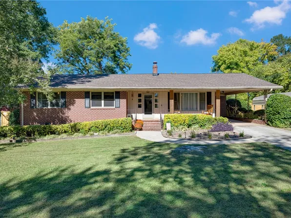 4 Hodgens Dr, Greenville, SC 29617