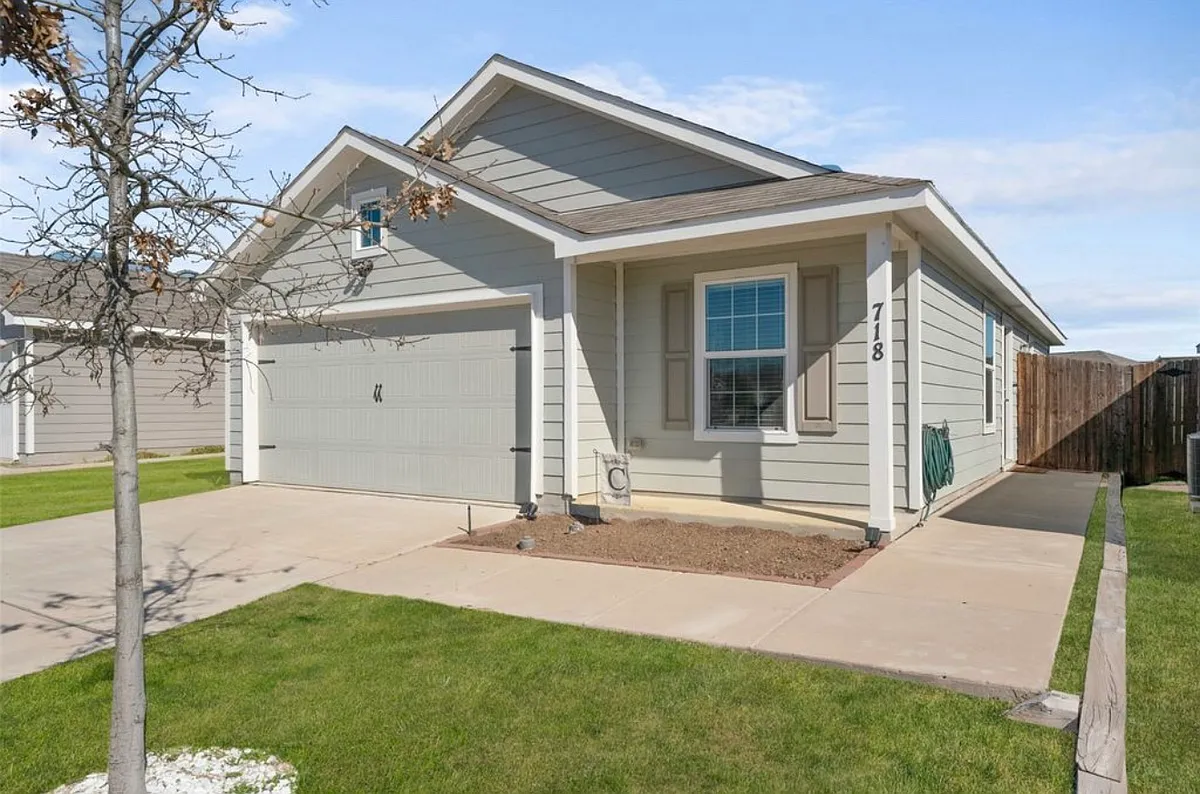 Building Photo - 718 Trestle Dr