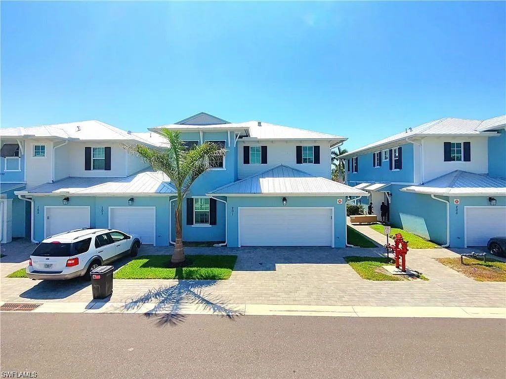 3 bed, 3.5 bath, 1623 sqft, $3,250 — Photo 3