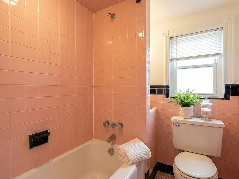 923 Beacon St #4 — Photo 6