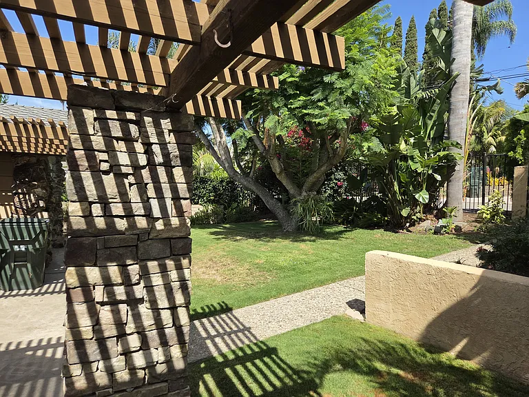 1037 Alta Vista Dr — Photo 57