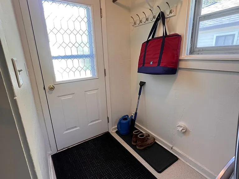 1350 Meade Ave — Photo 9