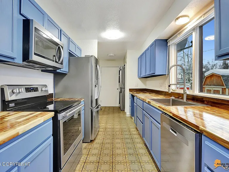 2905 Turnagain St — Photo 36